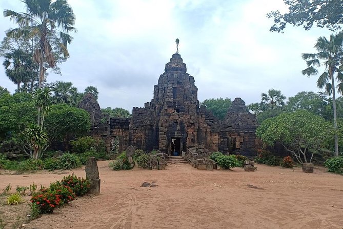 Killing Field & Paddy Rice Fields Tuk Tuk Adventure - The difficult turn at Choeung Ek