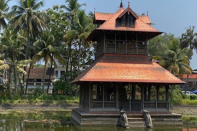 Kochi Sightseeing Tuk-Tuk Tour - Dutch Cemetery and the Indo-Portuguese Museum