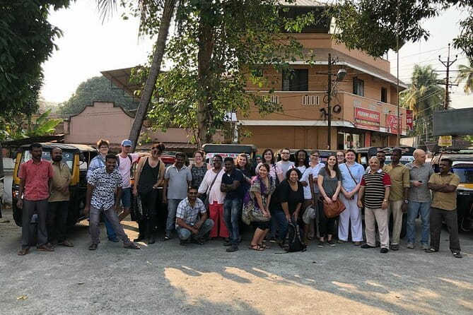 Kochi Sightseeing Tuk-Tuk Tour - Jain Temple and the pigeon feeding tradition