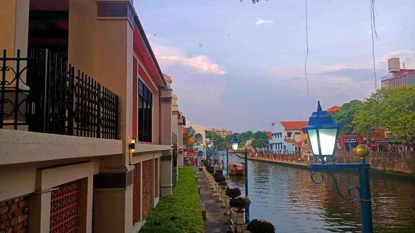 Kuala Lumpur: Private Malacca Night Tour w/Cruise & Trishaw - A’ Famosa and the path toward independence