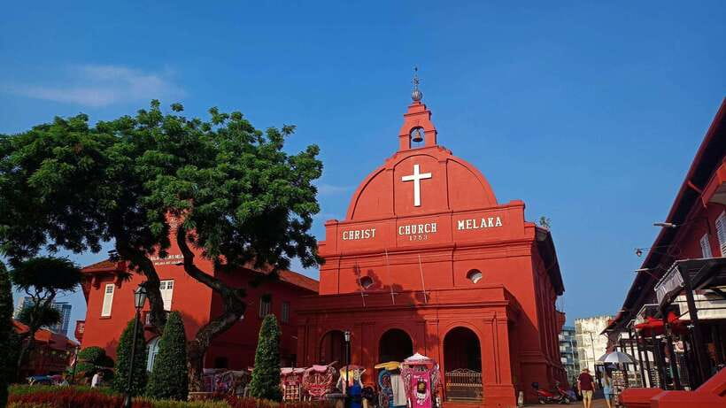 Kuala Lumpur: Private Malacca Night Tour w/Cruise & Trishaw - A colorful trishaw ride through the old center