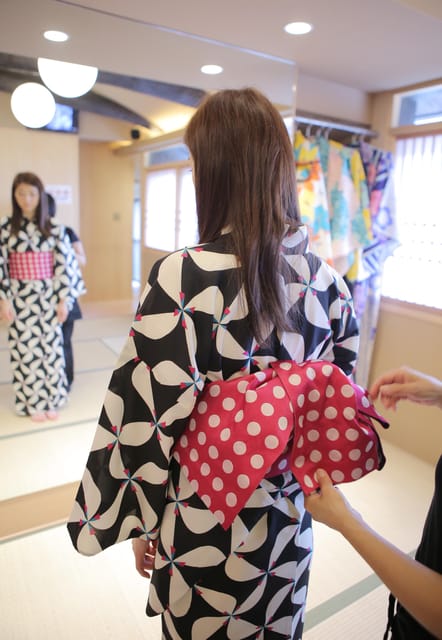 Kyoto:Kiyomizu-dera Temple Rent a kimono and ride a rickshaw - Getting to the store by bus