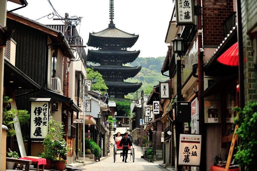 Kyoto: Private Rickshaw Tour of Gion and Higashiyama Area - Seating, families, and comfort
