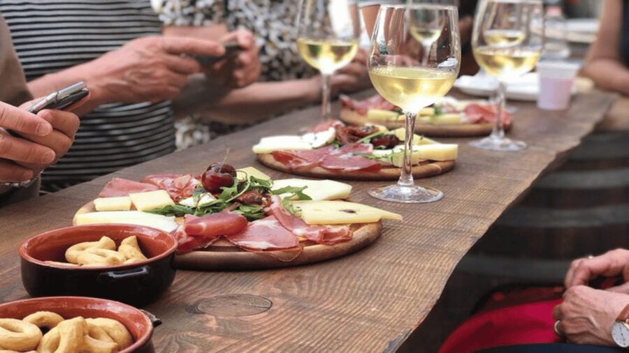Lecce: Guided Tour & Wine Tasting by Rickshaw - Private or small group: which suits you?