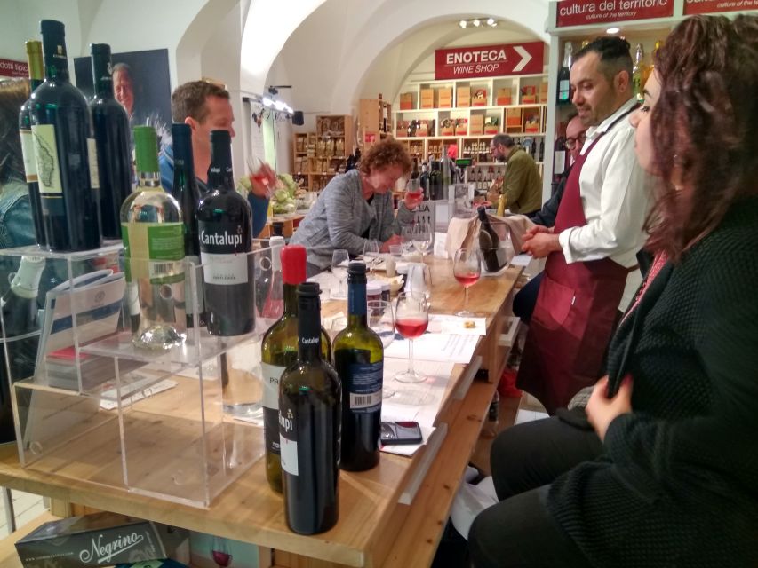 Lecce: Guided Tour & Wine Tasting by Rickshaw - Porta Napoli and the old city entrance
