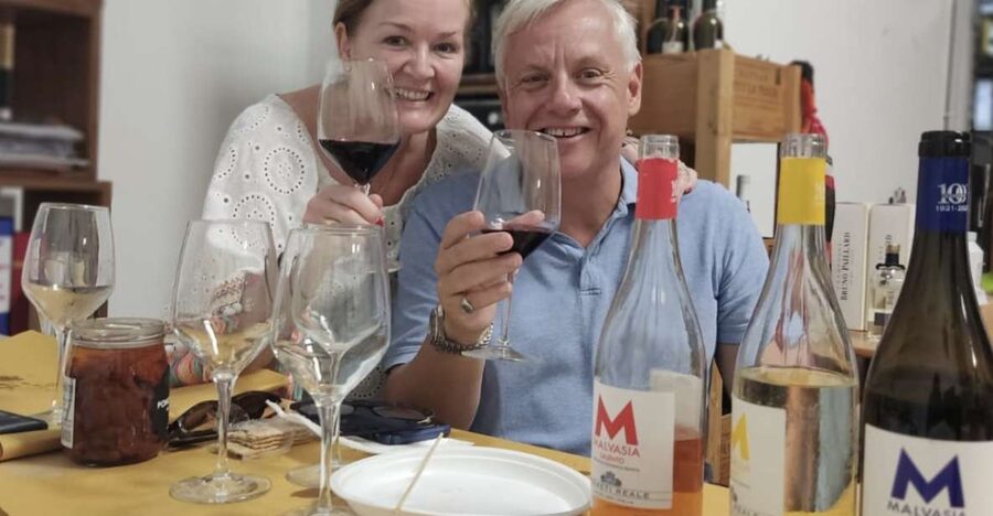 Lecce: Guided Tour & Wine Tasting by Rickshaw - Piazza Sant’Oronzo and the Roman amphitheater