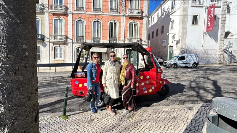Lisboa: Tuk Tuk ride in Alfama & pick-up you at the hotel. - Alfama brings tiled streets and Fado atmosphere