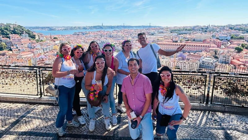 Lisboa: Tuk Tuk ride in Alfama & pick-up you at the hotel. - Santa Luzia Viewpoint is made for photographs