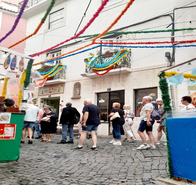 Lisbon: 2 hours Private City Highlights Tuk-Tuk Tour for two - Lisbon Cathedral and the first look at Alfama