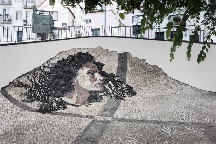 Lisbon: 3-Hour Street Art Tuk Tuk Tour - What the guide adds beyond a photo stop