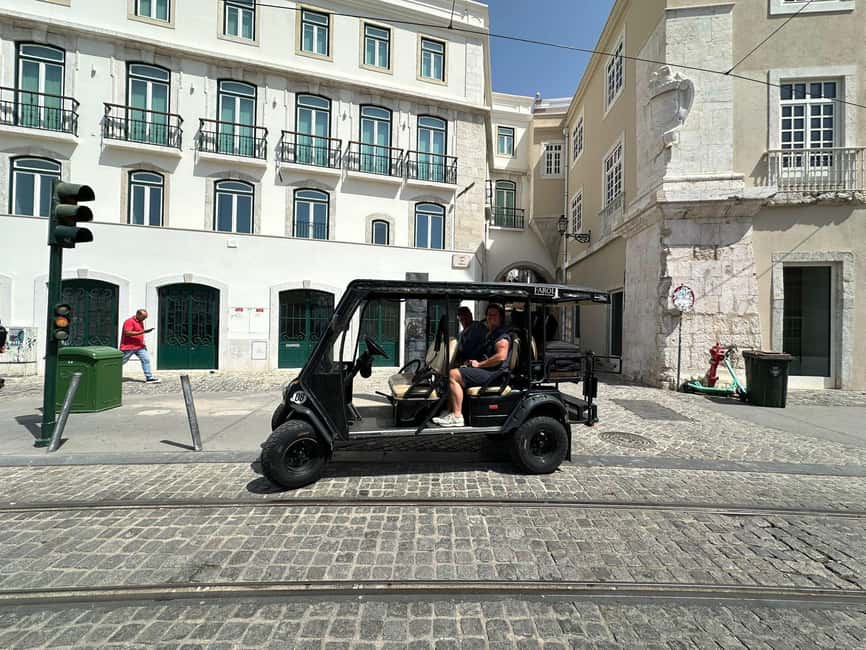 Lisbon: Alfama Old Town, Viewpoints and More TukTuk Tour - Lisbon Cathedral: a strong historic opening