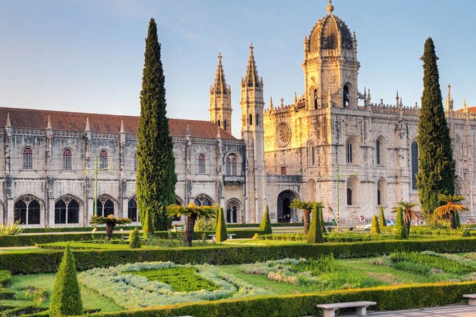 Lisbon & Belém: Private Tour half day trip by Electric Tuk Tuk - Two viewpoints, two ways to read Lisbon
