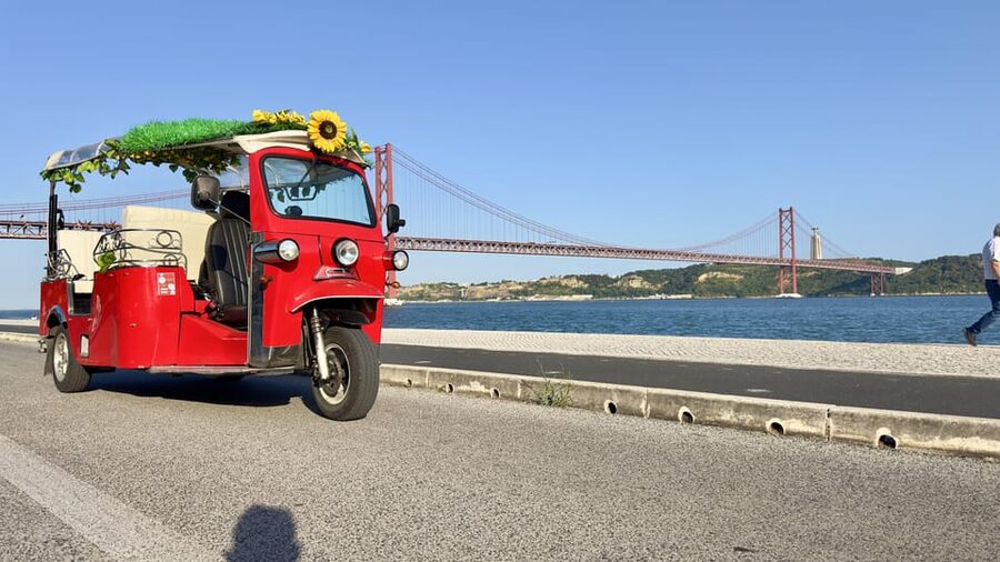 Lisbon: Belém, Sightseeing Tour by Tuk-Tuk - Jerónimos Monastery and Manueline detail