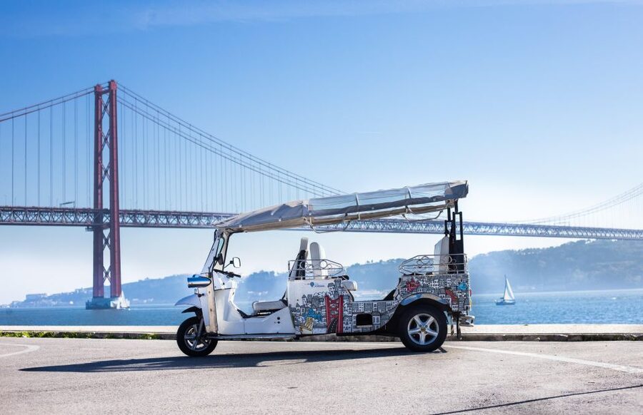 Lisbon: Belém Tuk Tuk Tour with Pastel de Nata Tasting - Comfort, group size, and who should book