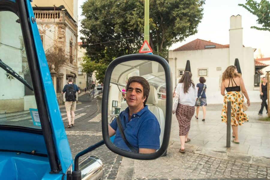 Lisbon by Tuk Tuk Guided Tour: City of Neighborhoods - Santa Luzia and Portas do Sol: Lisbon from Above