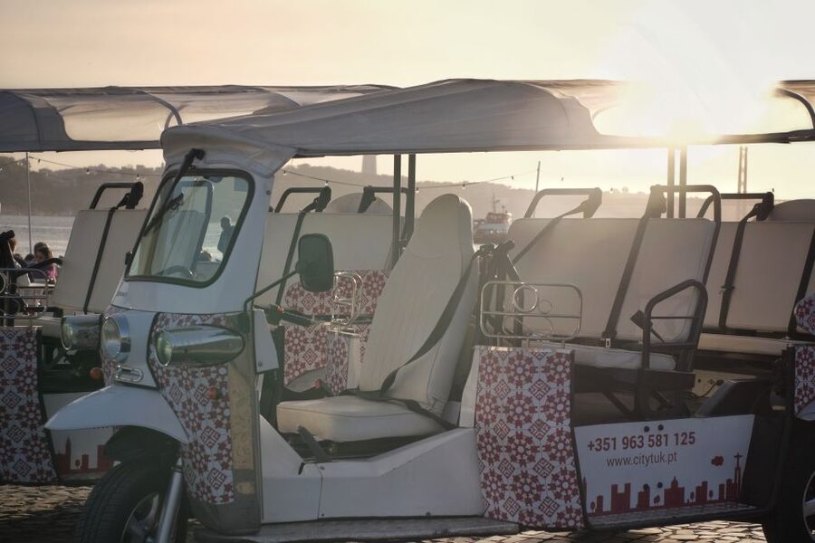 Lisbon: City Highlights Tour by Tuk Tuk - How much information will your guide provide?