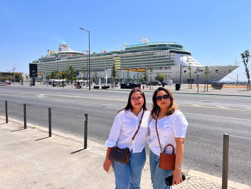Lisbon: City Tour by Tuk Tuk with Free Souvenir - Key points at a glance