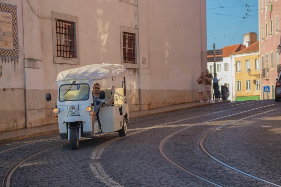 Lisbon: Early Morning TukTuk Tour - hotel/cruise ship pickup - Avenida da Liberdade and the final stretch