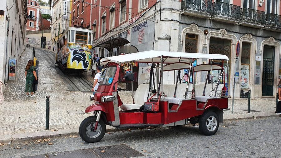 Lisbon: Electric Tuk Tuk Private Tour of the Seven Hills - Mouraria and the Story of Lisbon