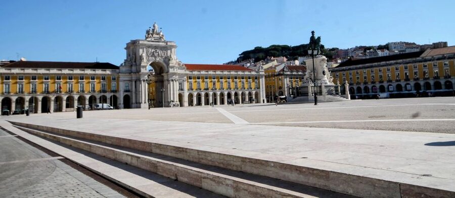 Lisbon Essentials 5H Tuk Tuk seightseeing Tour Free Pickup - Why a tuk tuk works well in Lisbon