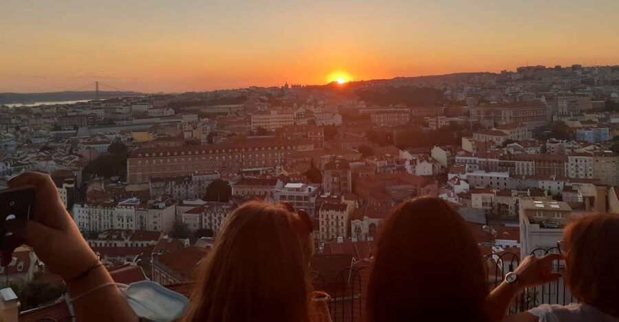 Lisbon Essentials 5H Tuk Tuk seightseeing Tour Free Pickup - Viewpoints that make Lisbon click