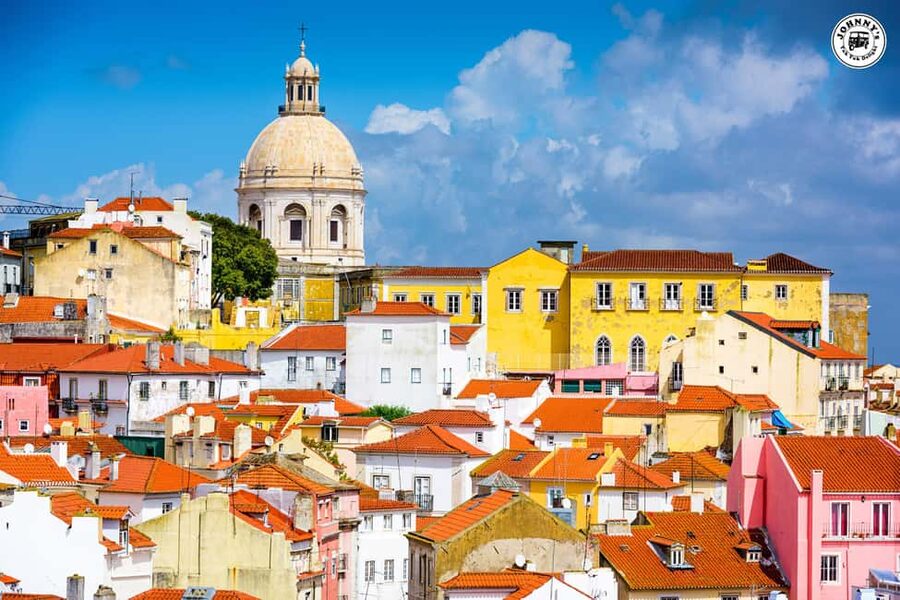 LISBON : EXPLORE OLD TOWN ALFAMA BY ELECTRIC TUK TUK - How the guides shape the experience