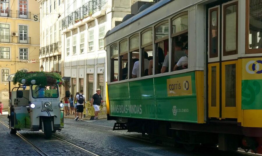 Lisbon: Famous 28 Tram Line Guided Private Tour by Tuk-Tuk - Lisbon Cathedral: a five-minute glimpse