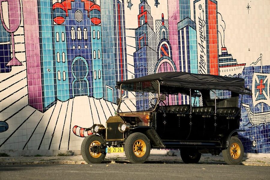 Lisbon: Food and Wine Tasting 4-Hours Tuk Tuk Tour - Estrela Basilica and a change of pace
