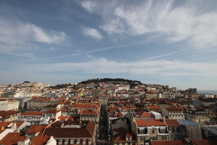 LISBON GRAND EXPERIENCE Tuktuk Tour in German - What the German-speaking guide adds