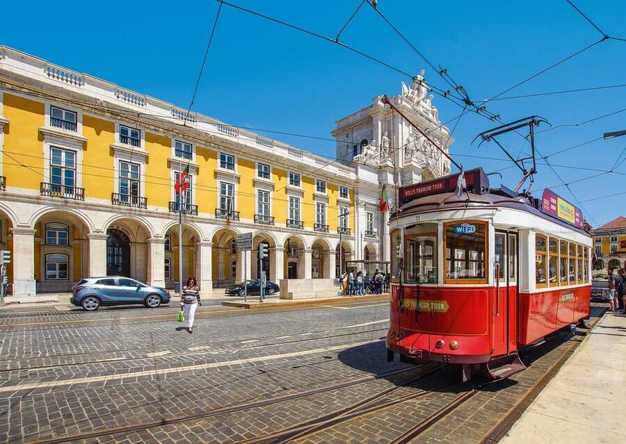 Lisbon: Guided Eco Tuk Tuk sightseeing tour - Alfama, Lisbon’s oldest quarter