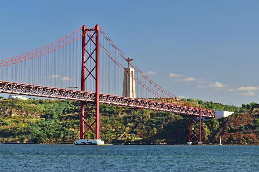 Lisbon: Guided Eco Tuk Tuk sightseeing tour - Graça and the city’s highest views