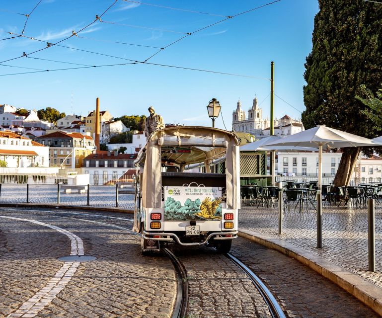 Lisbon: Guided Tuk-Tuk Tour Along the Historic Tram Line 28 - What the guide adds to the ride