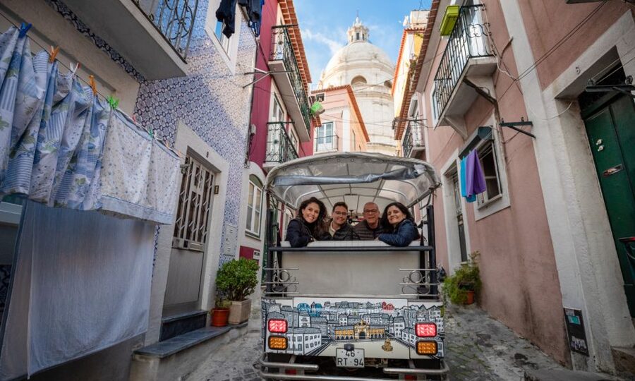 Lisbon: Half-Day Private Guided Tuk-Tuk Tour - Belém and the essential pastry stop