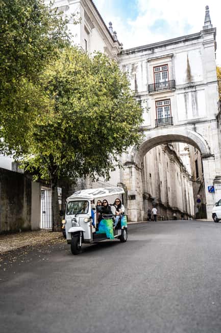 Lisbon Highlights: Private Tuk Tuk Sightseeing City Tour - Starting at the Sé and Lisbon’s best viewpoints