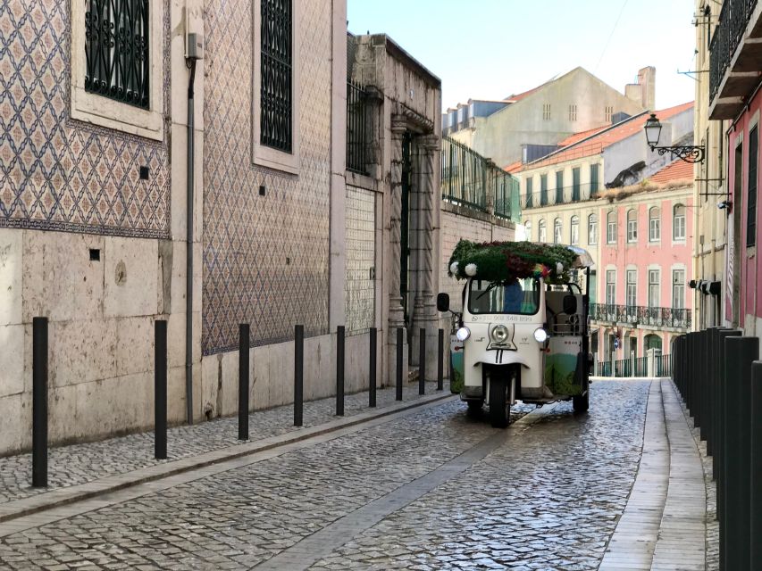 Lisbon: Old City Standard Private Guided Tour by Tuk-Tuk - Lisbon Cathedral and the climb toward Alfama
