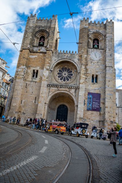 Lisbon: Old Town City Tour by Private Tuktuk - Graça and Senhora do Monte: the city from higher ground