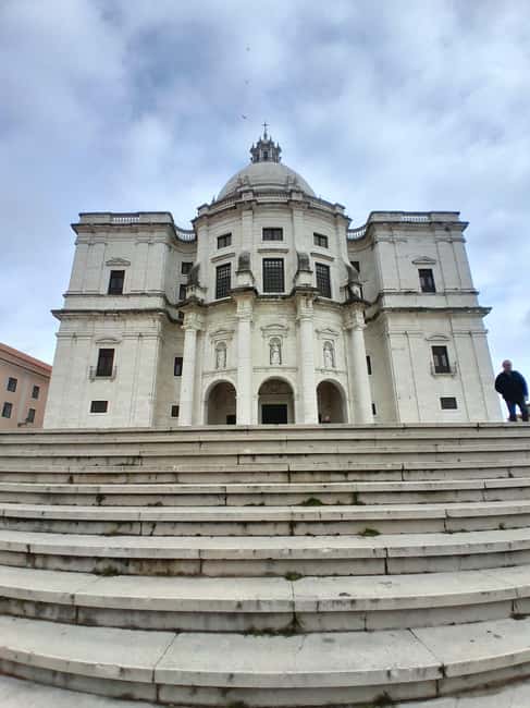 Lisbon Old Town sightseeing with tuk tuk - Pink Street and the return to central Lisbon