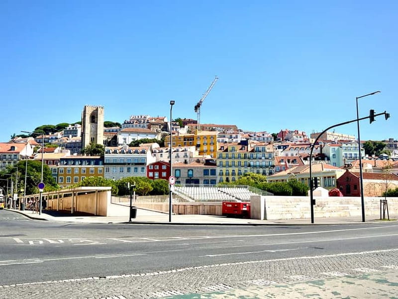 Lisbon Old Town Tuk Tuk Top Experience - Portas do Sol and the climb to Senhora do Monte