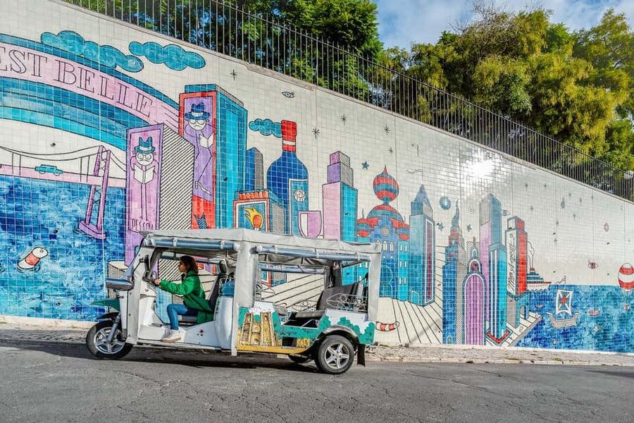 Lisbon on a Tuk Tuk Tour: History & Viewpoints - Graça and the viewpoints above the Tagus