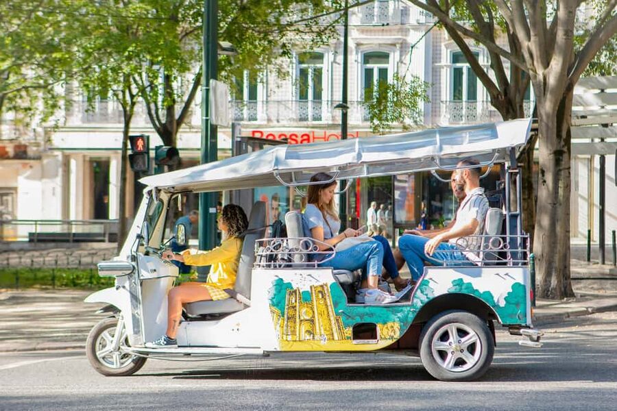 Lisbon on a Tuk Tuk Tour: History & Viewpoints - Guides, pace, and the personal touch