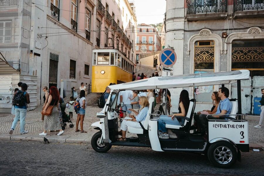 Lisbon: Private Christmas Lights Tour by Eco Tuk Tuk - Baixa Pombalina and Commerce Square