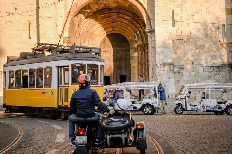 Lisbon: Private City Tour by Eco Tuk Tuk - Choosing between one, two, three, and four hours