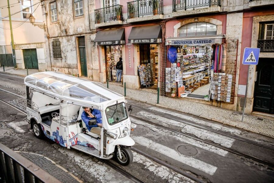 Lisbon: Private City Tour by Eco Tuk Tuk - Guides make the difference