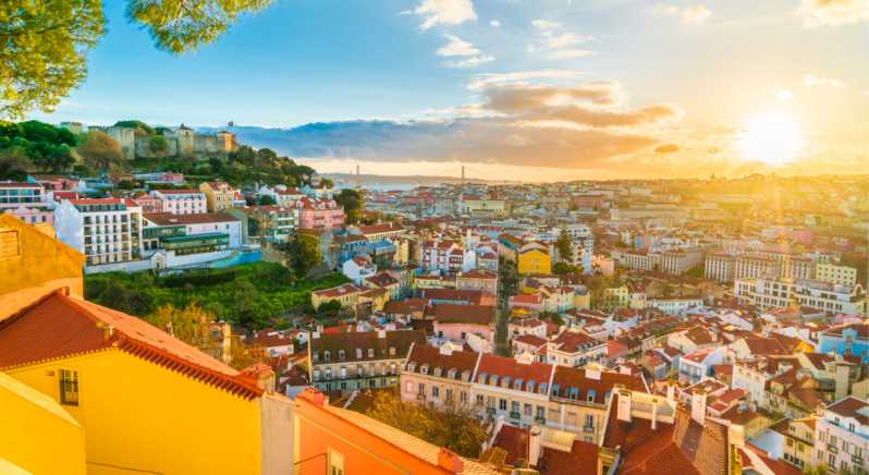 Lisbon: Private City Tour by Tuk-Tuk - Portas do Sol and Santa Luzia viewpoints