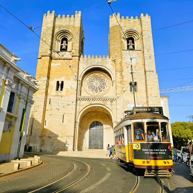 Lisbon: Private city tour by tuktuk alfama up to 90 min - Why a tuk-tuk makes sense in Lisbon