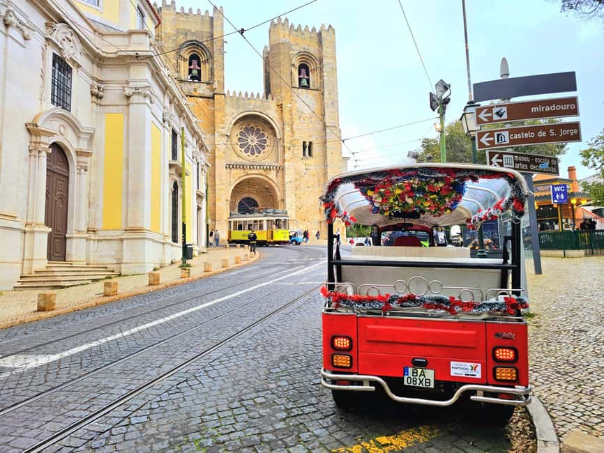 Lisbon: Private city tour by tuktuk alfama up to 90 min - Graça and Senhora do Monte
