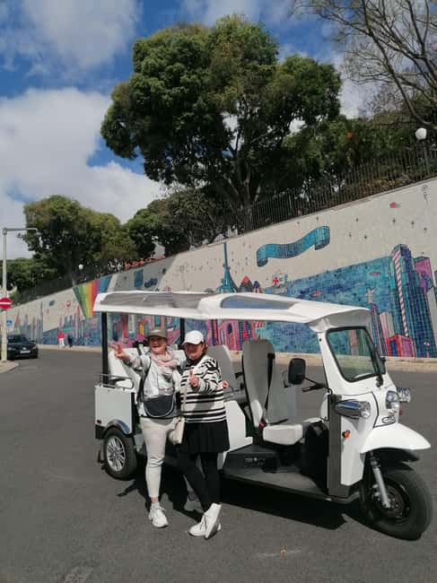 Lisbon: Private City Tour in Alfama and Chiado with Tuk Tuk - Lisbon Cathedral and the climb toward Alfama