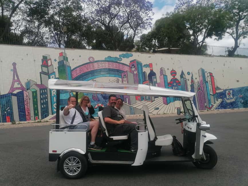 Lisbon: Private City Tour in Alfama and Chiado with Tuk Tuk - How the guide affects the experience