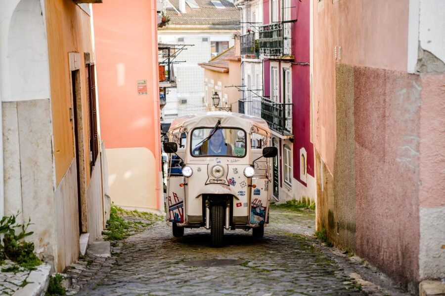 Lisbon: Private Food & Wine City Tour by Eco Tuk Tuk - Chafariz d’El-Rei and Praça do Comércio