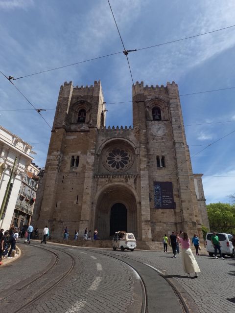 Lisbon:Private guided historical sightseeing Tour by TUK-TUK - Key points to know before booking